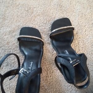 Elegant Black Sandals with Rhinestone Detailing